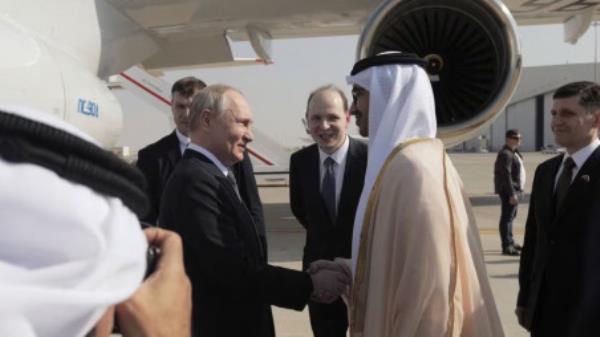 Russian President Vladimir Putin is welcomed by Minister of Foreign Affairs of the United Arab Emirates Sheikh Abdullah bin Zayed bin Sultan Al Nahyan upon arrival at the Abu Dhabi Internatio<em></em>nal Airport, United Arab Emirates December 6, 2023. Sputnik/Andrey Gordeev/Pool via REUTERS