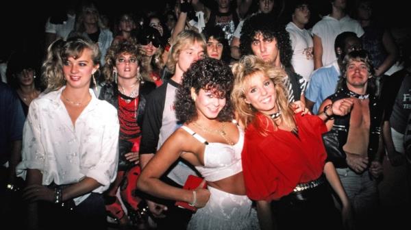 rock fan crowd smiling 1985