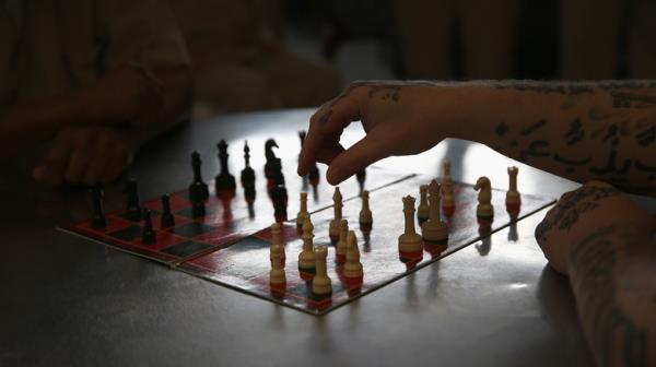 Priso<em></em>ners playing chess