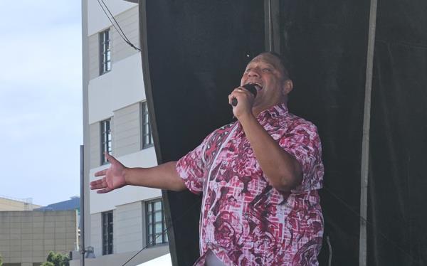 Internatio<em></em>nal Opera singer Ben Makisi performs in his home town.