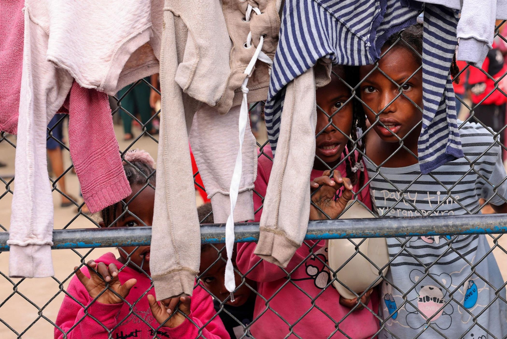 Displaced Palestinian children gather for breakfast at a refugee camp in Rafah in the southern Gaza Strip, Palestine, Nov. 12, 2023. (AFP Photo)