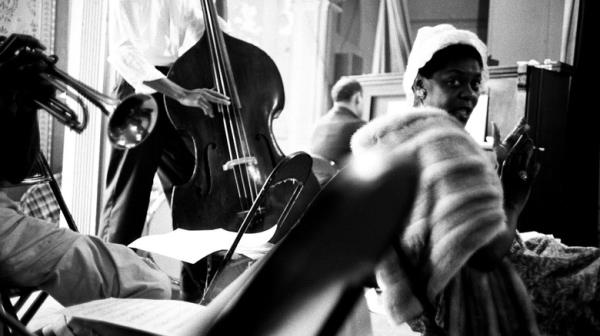 Dinah Washington singing at church