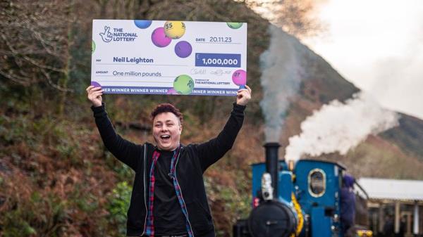 EMBARGOED TO 0001 TUESDAY DECEMBER 26 Undated handout photo issued by Camelot of Neil Leighton celebrates his 1M Natio<em></em>nal Lottery win at the Talyllyn Railway. Issue date: Tuesday December 26, 2023.</p>

<p>　　