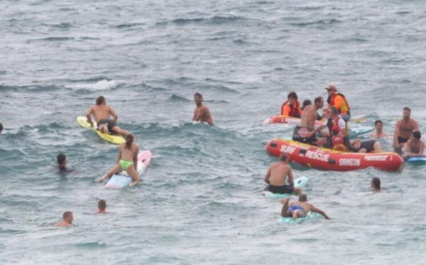 Nutri-Grain Iro<em></em>nmen and Iro<em></em>nwomen swung into action post competition to save a group of 25 swimmers at Maroubra beach who were caught in a rip.