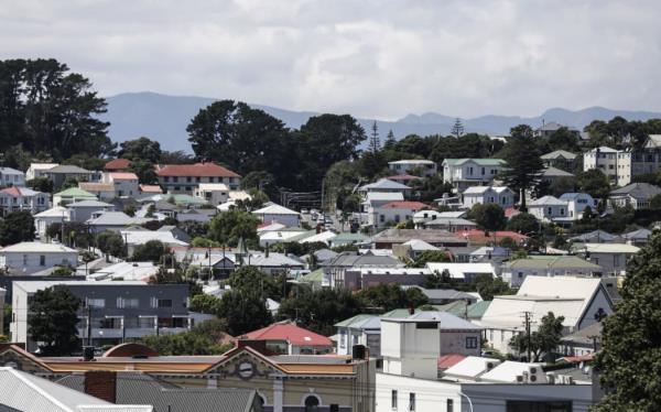 Flat hunting in Wellington proves difficult, long lines and keen tenants makes for a frustrating experience.