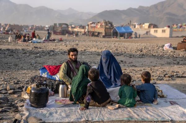 A huge number of Afghans refugees entered the Torkham border to return home hours before the expiration of a Pakistani government deadline for those who are undocu<em></em>mented to leave or face deportation. (AP Photo/Ebrahim Noroozi)