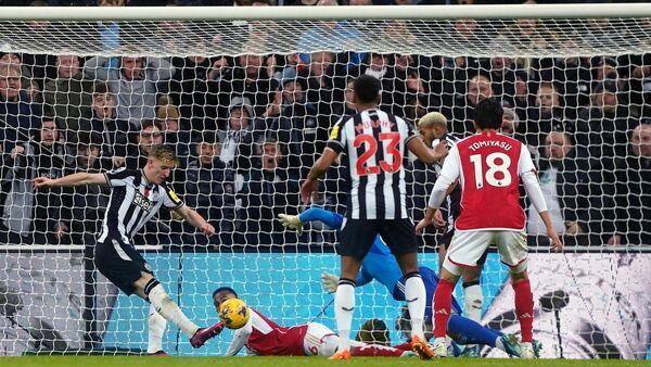 Newcastle end Arsenal's unbeaten start in fiery and co<em></em>ntroversial clash