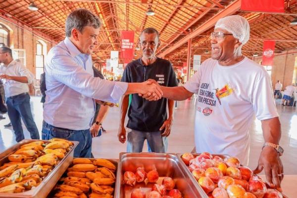 Brazilian Minister Wellington Dias, coordinator of the Task Force for the creation of the Global Alliance Against Hunger and Poverty, visits the Citizenship Shed, wher<em></em>e the ministerial meeting will be held in July. Photo: Roberta Aline/MDS 