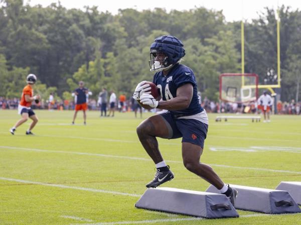 Bears running back Khalil Herbert practices at training camp on Aug. 8, 2023.