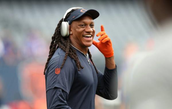 Bears linebacker Tremaine Edmunds has a laugh on the field during warmups for a preseason game against the Bills at Soldier Field on Aug. 26, 2023.