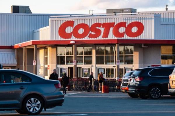 April 17, 2020 - Halifax, Canada - Costco Wholesale warehouse store located in the Bayers Lake retail park. Costco is temporarily allowing priority access to their warehouses for Costco members who are healthcare workers and first respo<em></em>nders such as police officers, EMTs and firefighters. Healthcare workers (which include all hospital employees with a hospital ID) and first respo<em></em>nders who present a Costco membership card and official identification of their role, will be allowed to move to the front of any line to enter the stores during the o<em></em>ngoing COVID-19 pandemic.