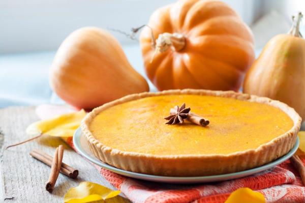 Homemade spicy pumpkin pie with cinnamon.