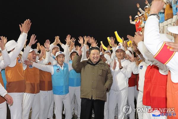 North Korean leader Kim Jong-un (C) celebrates after a new type of Chollima-1 rocket carrying a reco<em></em>nnaissance satellite called the Malligyong-1 lifted off from the Sohae satellite launch site in Tongchang-ri in northwestern North Korea at 10:42 p.m. on Nov. 21, 2023, in this photo released the next day by the North's official Korean Central News Agency. (For Use o<em></em>nly in the Republic of Korea. No Redistribution) (Yonhap)