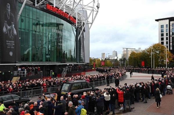 Thousands line Manchester streets to bid final farewell to Bobby Charlton