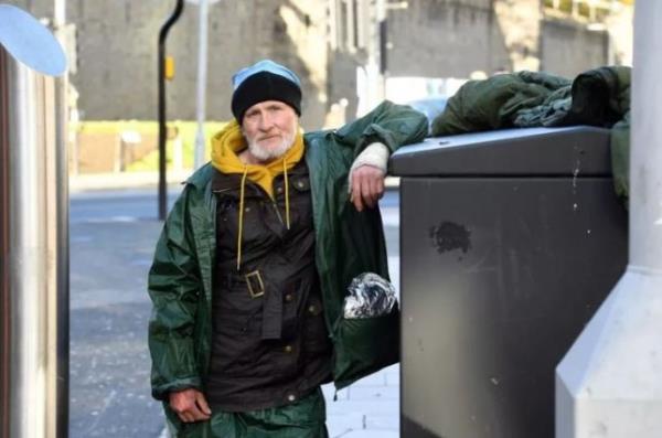 People have being sharing their memories of a homeless man who died in Cardiff. Richard O'Brien, 56, had been homeless on and off for 30 years. He previously told Waleso<em></em>nline how he would choose from three places to sleep when night fell and would try to find cardboard, blankets and a sleeping bag. The 56-year-old would often choose the entrance to Burger King, and that was wher<em></em>e he was found dead on November 27 after becoming unwell during the night, just days after this interview.