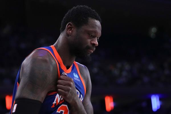 Julius Randle will be ree<em></em>valuated in two-to-three weeks after suffering a shoulder injury, the Knicks said.