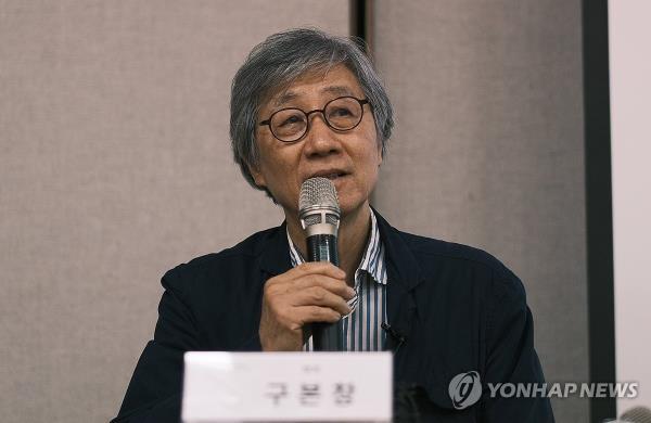 Artist Koo Bohn-chang speaks at a media event at the Seoul Museum of Art in Seoul on Dec. 13, 2023, one day before his retrospective 