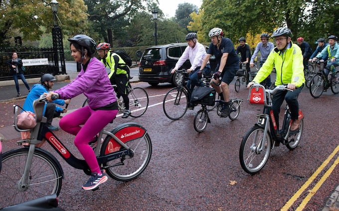 Thirty health leaders including Presidents, Vice Presidents, Chairs, Directors, and Advisors from a number of organisations are cycling across Lo<em></em>ndon as part of Ride for Their Live