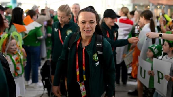 Aine O'Gorman arrives at Perth Airport with the Republic of Ireland squad