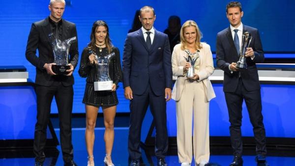 (L-R) UEFA Men's Player of the Year Erling Haaland, Women's Player of the Year Aitana Bonmati, UEFA president Aleksander Ceferin, Women's Coach of the Year Sarina Wiegman and UEFA President's Award Winner Miroslav Klose