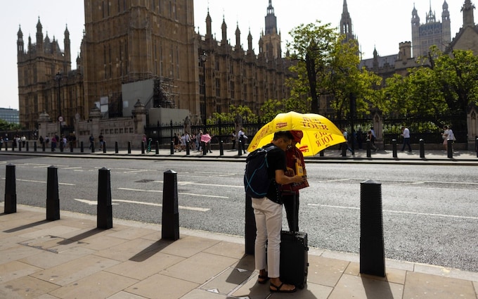 The hottest day of the year is likely to be on Saturday as Lo<em></em>ndon is hit by a heatwave