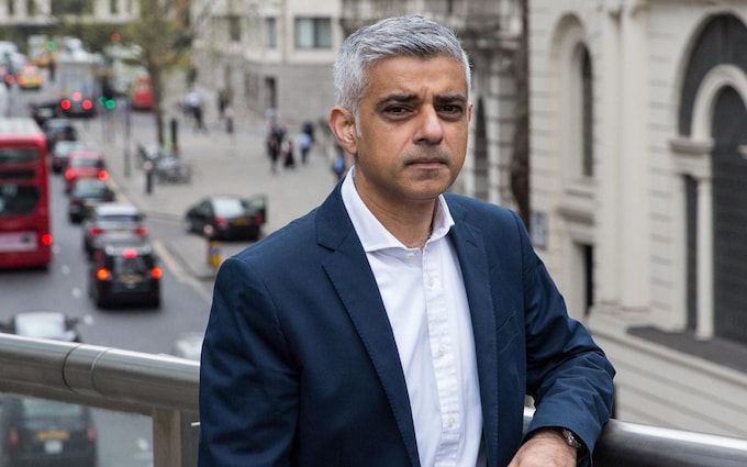 Sadiq Khan Mayor of Lo<em></em>ndon Ulez car pollution plan cutting emissions charing pay-per-mile plan