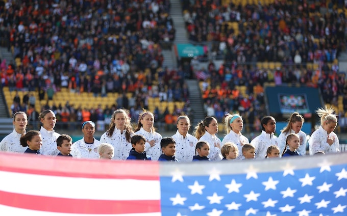 USA players line up for the natio<em></em>nal anthem