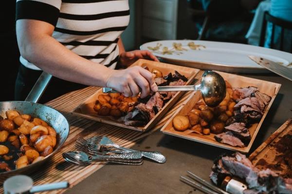 Enjoy a delicious, organic Faroese supper club meal in the home of farmers, Anna and óli.