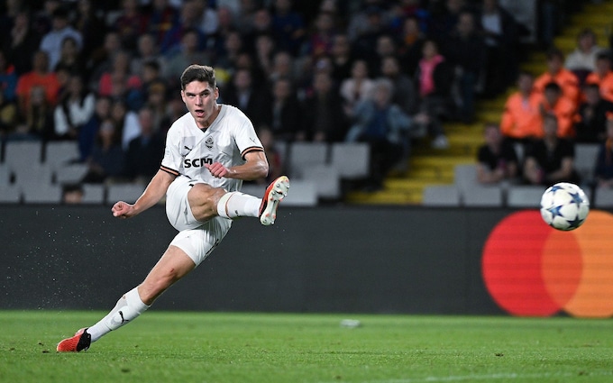 Girogi Sudakov scoring for Shakhtar Do<em></em>ntesk in their Champions League game in Barcelona