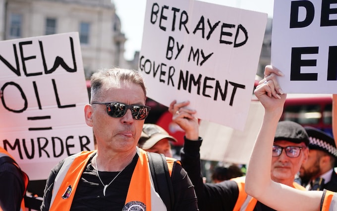 Dale Vince joins Just Stop Oil activists at a central Lo<em></em>ndon protest in June