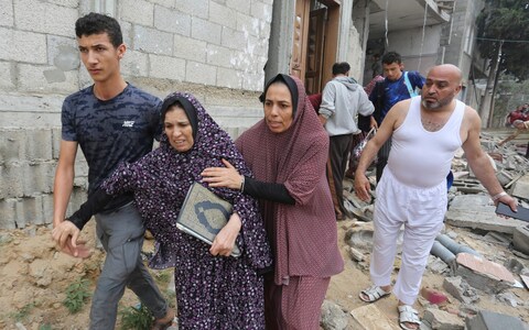 Palestinians evacuate a building destroyed in the Israeli bombardment of the Gaza Strip in Rafah