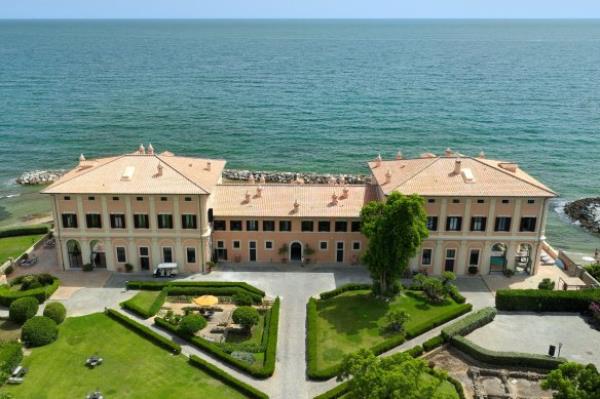 Beyond its renaissance splendour, La Posta Vecchi is foremost a seaside retreat for city folks.