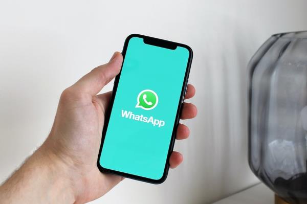 WhatsApp Working on Feature That Lets Android Users Share Status Updates to Instagram: Report