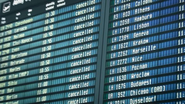 Heavy snow at Munich airport has led to the cancellation of hundreds of flights (File image)