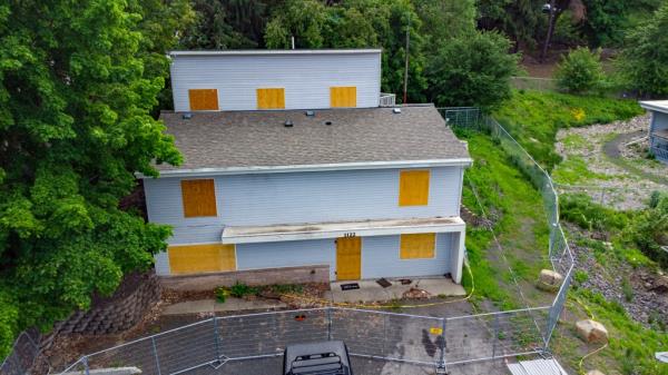 The house wher<em></em>e four University of Idaho students were murdered in Moscow remains boarded up and fenced off. 