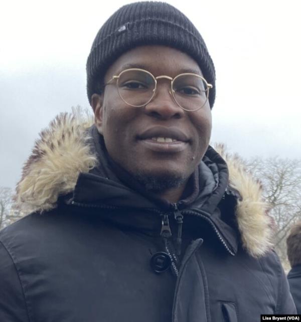 Youssouf Doucoure from Mali works in France borrowing legal papers belo<em></em>nging to family members.