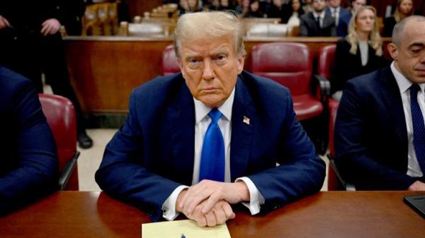 Do<em></em>nald Trump looks on at the Manhattan Criminal Court .</p>

<p>　　Pic: Reuters