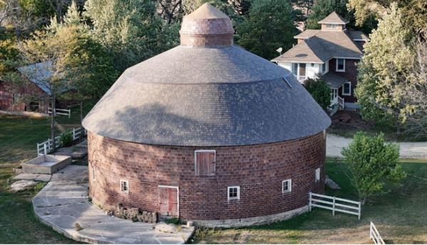 ?Johnson Round Barn