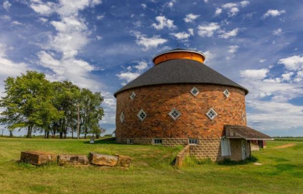 Cramlet Round Barn