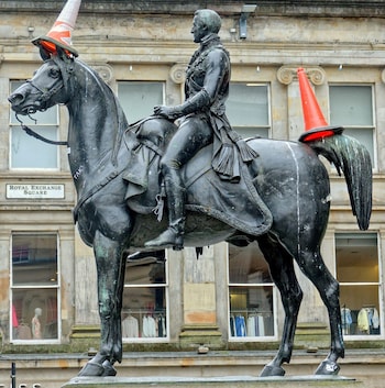 Traffic co<em></em>nes were placed on Sir John Moore's statue in George Square in April 2022