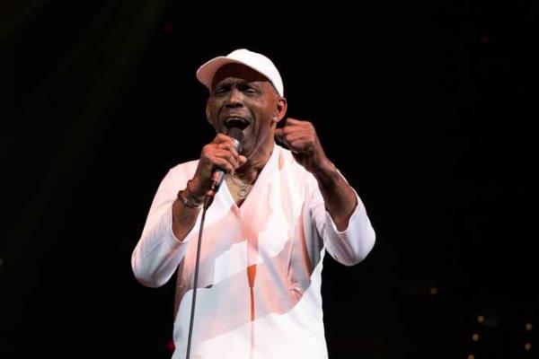 Frankie Beverly performs live o<em></em>nstage during the 