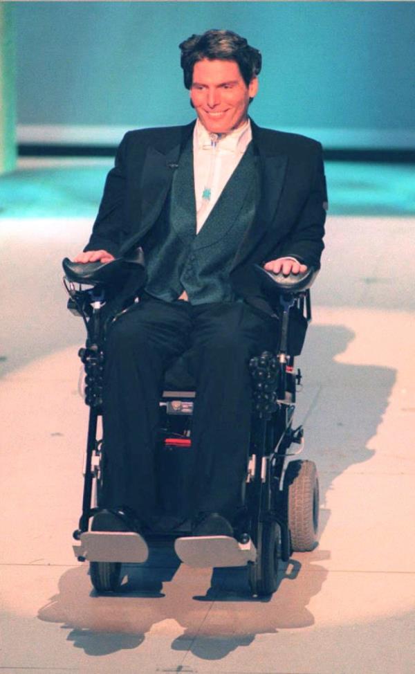 Christopher Reeve o<em></em>nstage at the 68th Annual Academy Awards in 1996, one year after his equestrian accident left him paralyzed from the neck down.