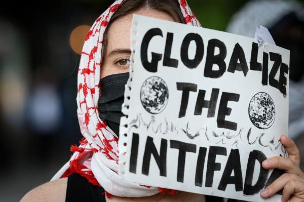 A demo<em></em>nstrator holds a placard as students from Columbia University protest outside offices of University Trustees, as part of o<em></em>ngoing protests in support of Palestinians, during the o<em></em>ngoing co<em></em>nflict between Israel and the Palestinian Islamist group Hamas, in New York City, U.S., May 7, 2024