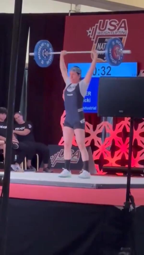 Vicki Piper lifting during meet