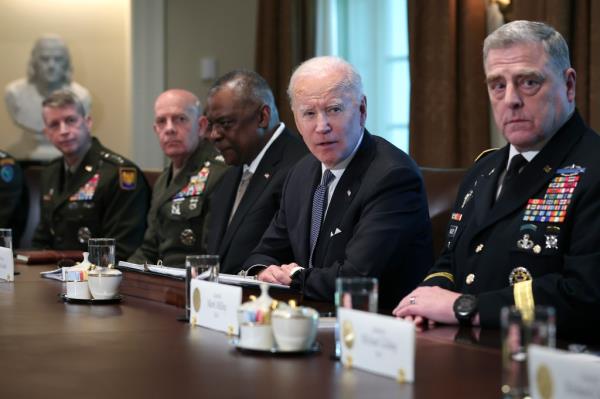 Biden meet with US Defense officials to discuss the Ukraine war in April 2022.