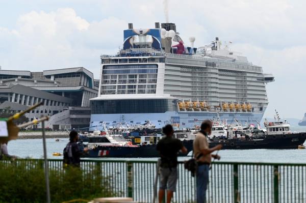 The Royal Carribean Internatio<em></em>nal cruise ship Quantum of the Seas (C) is docked at Marina Bay Cruise Centre in Singapore.