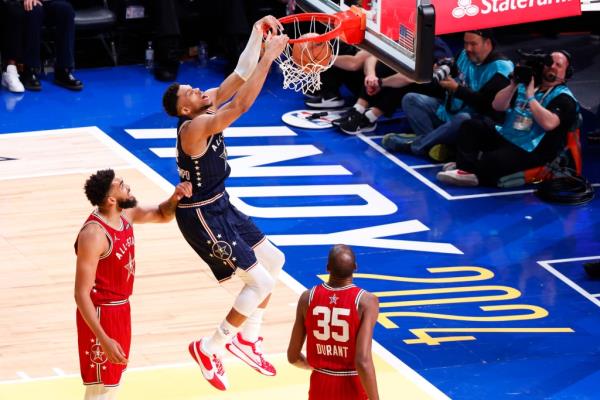 Giannis Antetokounmpo dunks the ball to help the East top the West in Sunday's NBA All-Star Game.