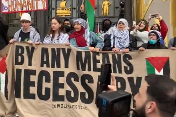 Protesters in the streets of Brooklyn. 