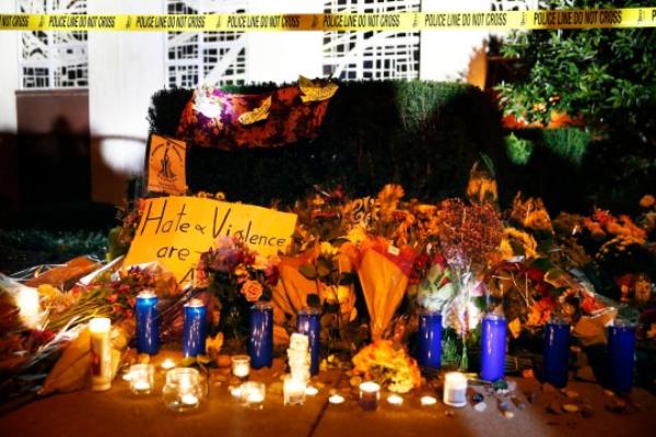 epa07130369 The Star of David memorials are lined with flowers at the Tree of Life synagogue two days after a mass shooting in Pittsburgh, Pennsylvania, USA, 29 October 2018. Officials report 11 people were killed by the gunman identified as Robert Bowers who has been charged with hate crimes and other federal charges . EPA/JARED WICKERHAM