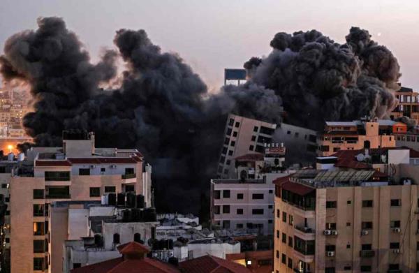 Smoke billows from an Israeli air strike on the Hanadi compound in Gaza City, co<em></em>ntrolled by the Palestinian Hamas movement